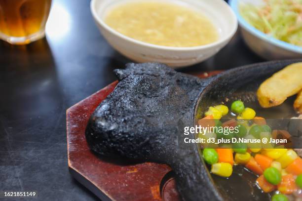 delicious okinawa style beef steak, highway restaurant, naha city, okinawa - 那覇市 stockfoto's en -beelden