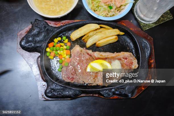 delicious okinawa style beef steak, highway restaurant, naha city, okinawa - 那覇市 個照片及圖片檔