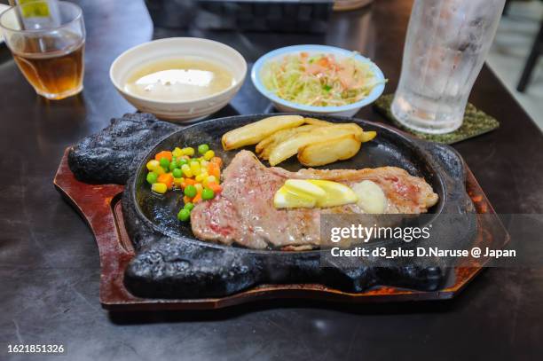 delicious okinawa style beef steak, highway restaurant, naha city, okinawa - 那覇市 個照片及圖片檔