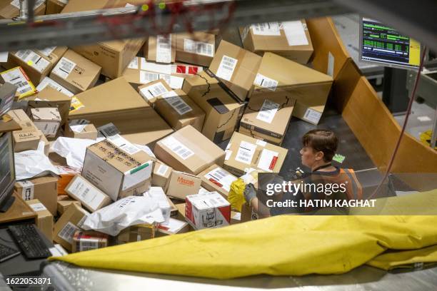 Dhl Sort Dhl Logistics Photos and Premium High Res Pictures - Getty Images