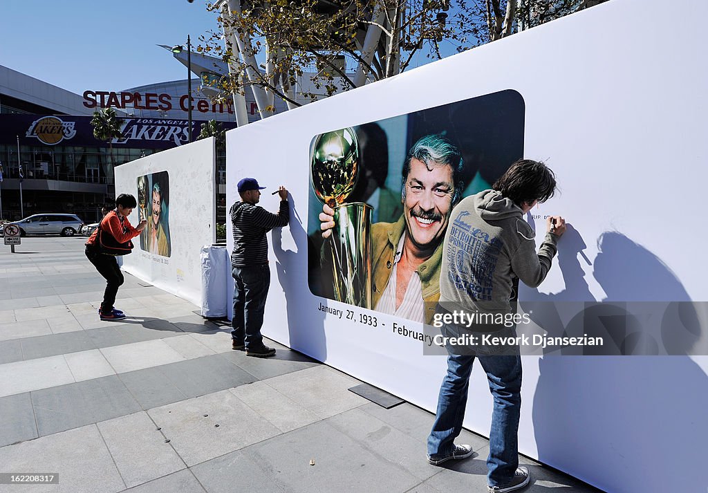 Lakers Fans Pay Tribute To Jerry Buss