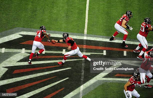 Quarterback Matt Ryan of the Atlanta Falcons fakes a handoff against the San Francisco 49ers during the NFC Championship game at the Georgia Dome on...