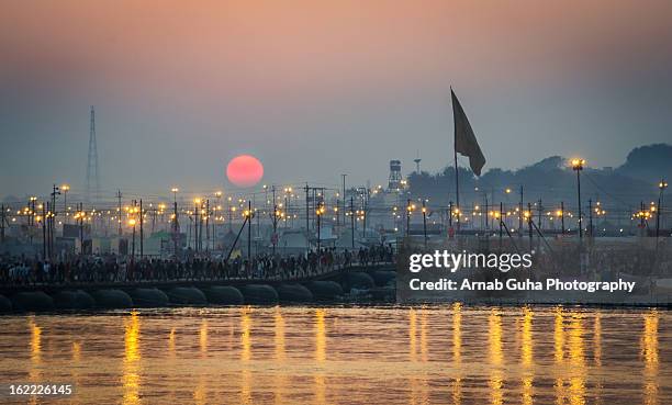 sunset at kumbh mela, allahabad - kumbh mela 個照片及圖片檔