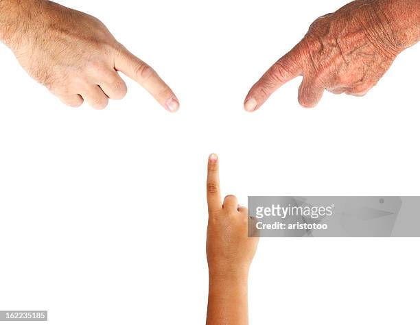 trois générations de la main avec un doigt pointant du doigt - doigts photos et images de collection