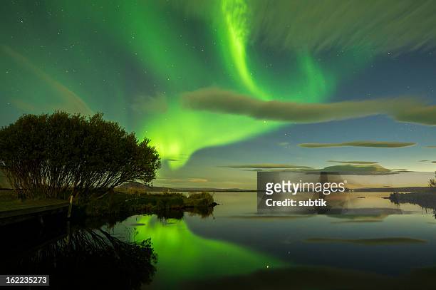 aurora borealis auf island - see mývatn stock-fotos und bilder