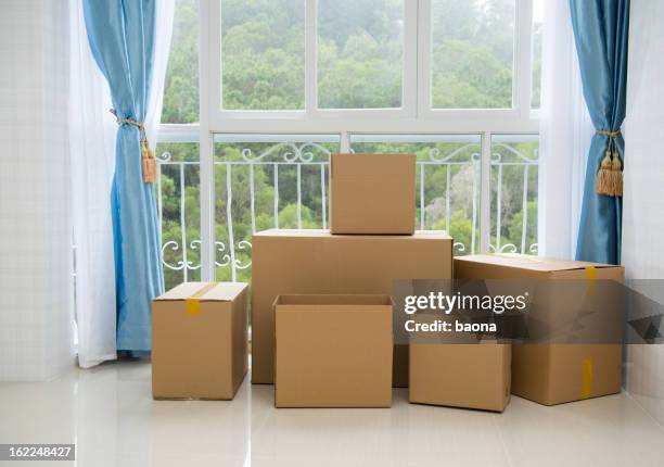 cardboard box - leere schachtel stock-fotos und bilder