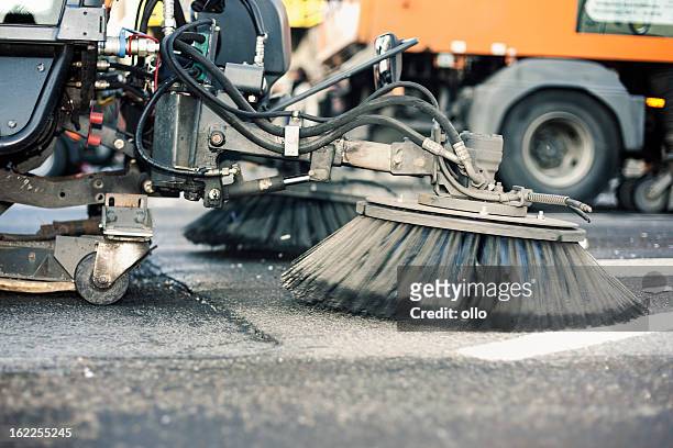 close-up of a street cleaning truck - cars on motor way stockfoto's en -beelden