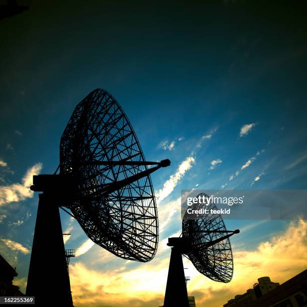 antena de satélite - receiver - fotografias e filmes do acervo