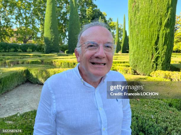 Ancien président d'organisations patronales et chef d'entreprise Yvon Gattaz le 13 août 2023 dans le parc du château de Sannes.
