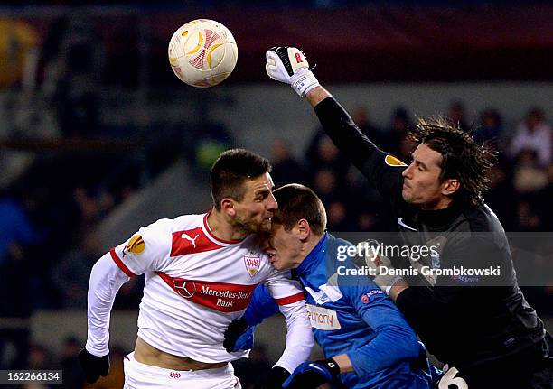 Vedad Ibisevic of Stuttgart misses a chance at goal under the pressure of Jeroen Simaeys and Laszlo Koeteles of Genk during the UEFA Europa League...