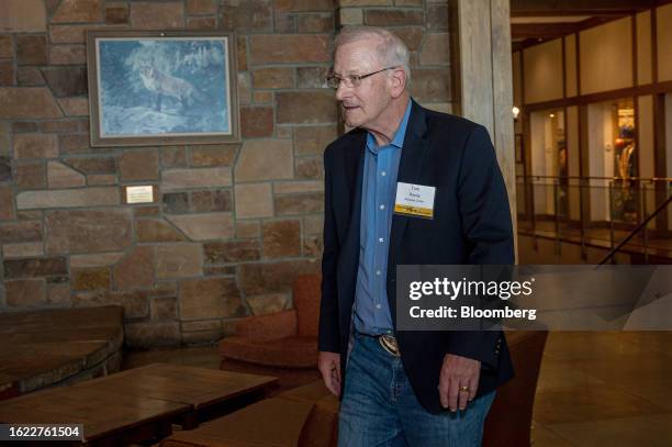 Thomas Hoenig, former president and chief executive officer of the Federal Reserve Bank of Kansas City, arrives for dinner during the Jackson Hole...