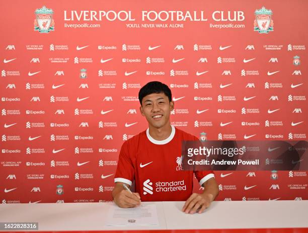 Liverpool complete signing of midfielder Wataru Endo