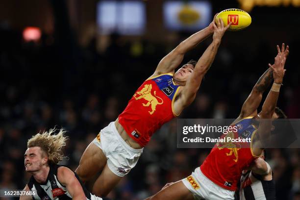 Cam Rayner of the Lions attempts to mark the ball over Jakob Ryan of the Magpies during the round 23 AFL match between Collingwood Magpies and...