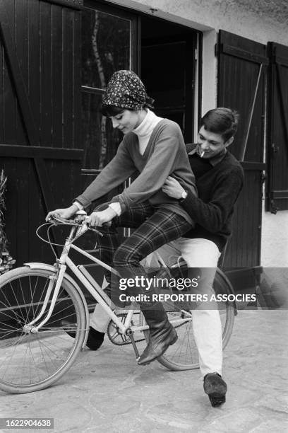 Karen Blanguernon et Dirk Sanders, le 15 avril 1964.