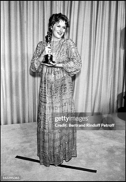 Meryl Streep with her trophy, 1982 best actress Oscar for her acting in Sophie's Choice.