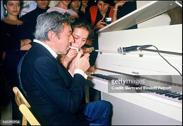 Serge Gainsbourg plays the piano for Pascale Ogier's funeral, with his wife Bambou next to him.