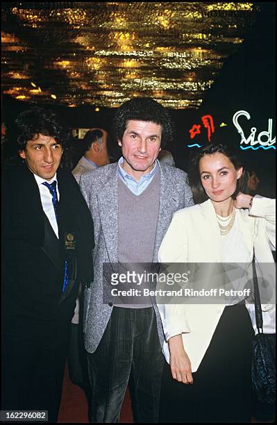 Claude Lelouch with Richard Anconina and his wife Evelyne Bouix at the premiere of his film Partir Revenir .