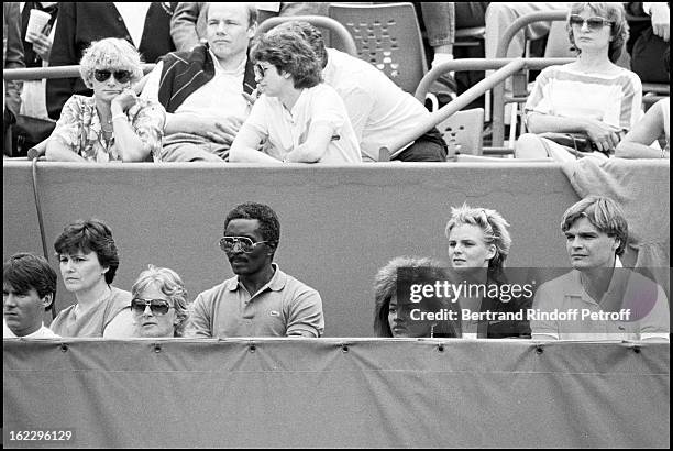 Yannick Noah's family attends one of his tennis matches at Roland Garros, 1985 : his mother Marie-Claire, his father Zacharie, his sister and his...
