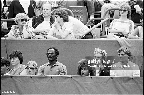 Yannick Noah's family attends one of his tennis matches at Roland Garros, 1985 : his mother Marie-Claire, his father Zacharie, his sister and his...
