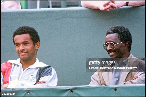 Yannick Noah and his father Zacharie on the Roland Garros terraces in 1985.