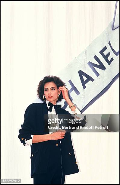 Ines de la Fressange at the Chanel 1988 Fall/Winter Collection in Paris.