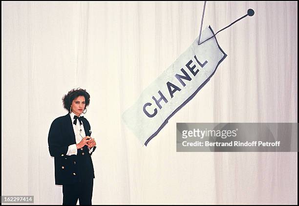 Ines de la Fressange at the Chanel 1988 Fall/Winter Collection in Paris.