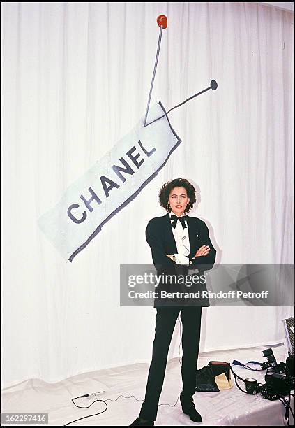 Ines de la Fressange at the Chanel 1988 Fall/Winter Collection in Paris.