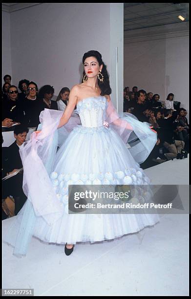 Chanel 1988 Spring/Summer Ready-To-Wear Fashion Show, Paris.