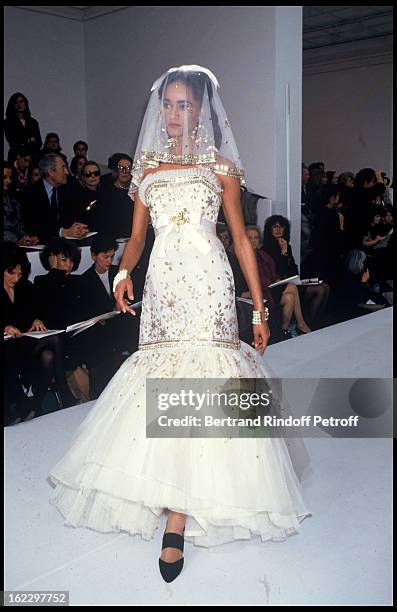 Chanel 1988 Spring/Summer Ready-To-Wear Fashion Show, Paris.