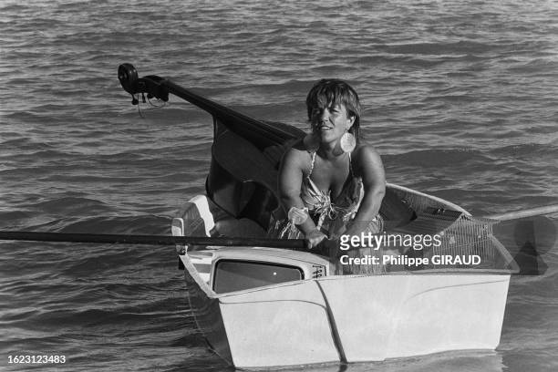 Mimie Mathy sur la plage en Guadeloupe, en janvier 1985.