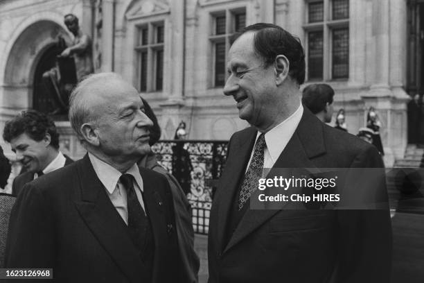 Jacques Kosciusko-Morizet et Philippe de Gaulle à l'hôtel de ville de Paris, le 29 janvier 1985.