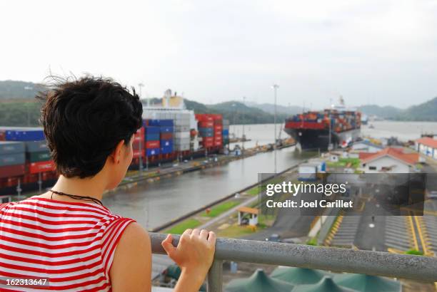 panama canal tourist at miraflores locks - panama canal stock pictures, royalty-free photos & images