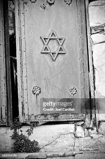 star of david door ajar - safed stock pictures, royalty-free photos & images
