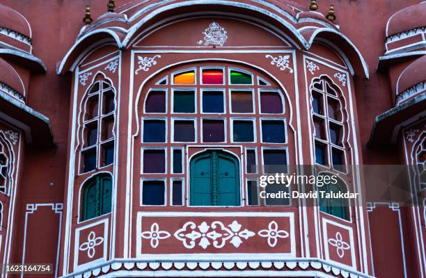 hawa mahal (place of winds) - hawa mahal fotografías e imágenes de stock