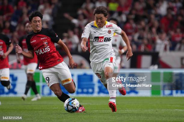 Kensuke Nagai of Nagoya Grampus in action during the J.LEAGUE Meiji Yasuda J1 24th Sec. Match between Urawa Red Diamonds and of Nagoya Grampus at...