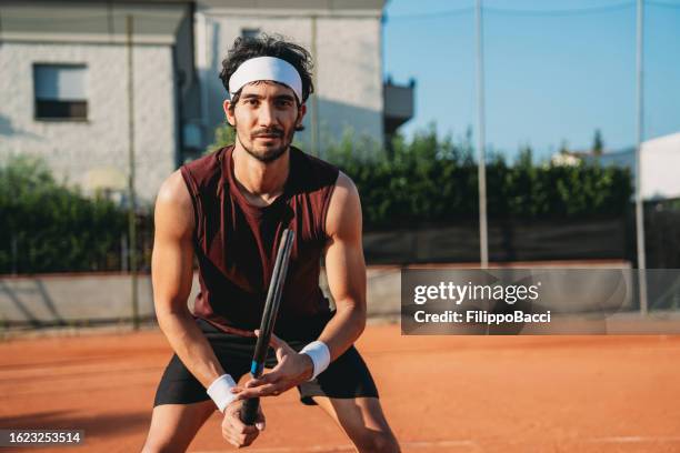 tennisspieler, der sich auf das match konzentriert - asian games day 1 stock-fotos und bilder