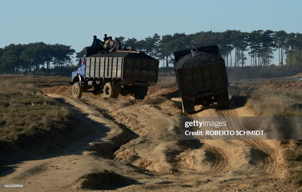 INDIA-MINING-LABOUR