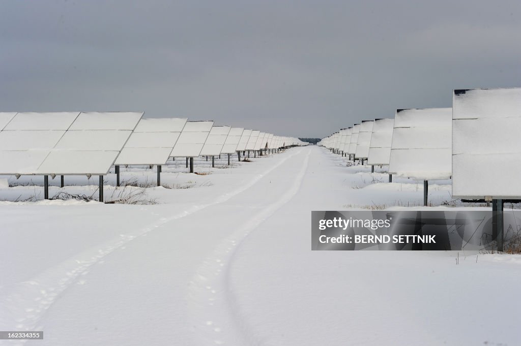 GERMANY-PHOTOVOLTAICS-SOLAR-ENERGY-SNOW