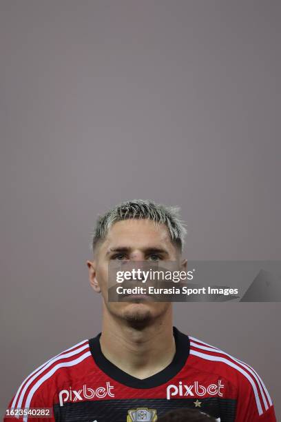 Guillermo Varela of Flamengo warming up during Copa do Brasil 2023 match between Flamengo and Gremio at Maracana Stadium on August 16, 2023 in Rio de...