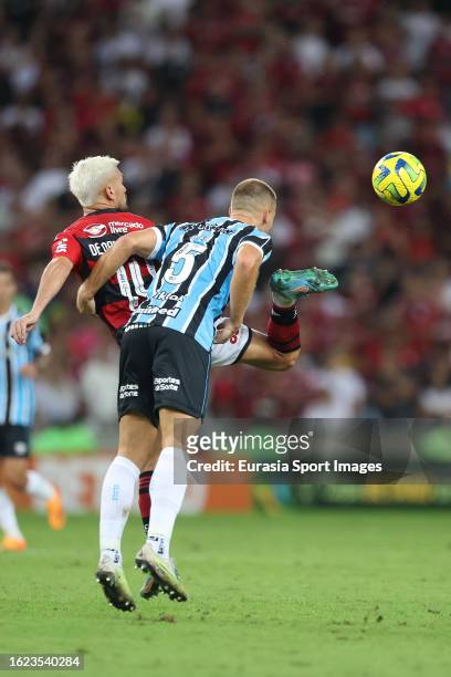 Giorgian De Arrascaeta of Flamengo plays against Rodrigo Ely of Gremio during Copa do Brasil 2023 match between Flamengo and Gremio at Maracana...