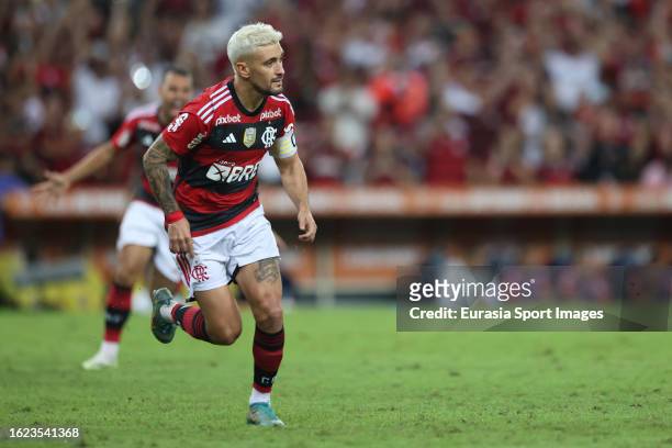 Giorgian De Arrascaeta of Flamengo celebrates after scoring his goal by free kick during Copa do Brasil 2023 match between Flamengo and Gremio at...