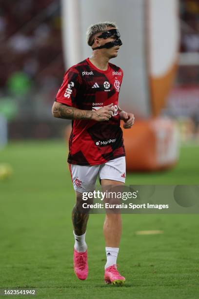 Guillermo Varela of Flamengo warming up during Copa do Brasil 2023 match between Flamengo and Gremio at Maracana Stadium on August 16, 2023 in Rio de...