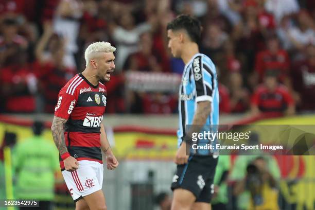 Giorgian De Arrascaeta of Flamengo celebrates his goal during Copa do Brasil 2023 match between Flamengo and Gremio at Maracana Stadium on August 16,...