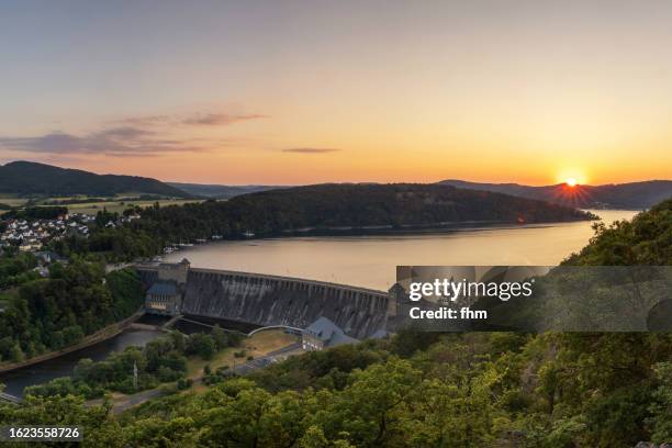 edersee dam at sunset (waldeck-frankenberg, hesse, germany) - reservoir stock-fotos und bilder