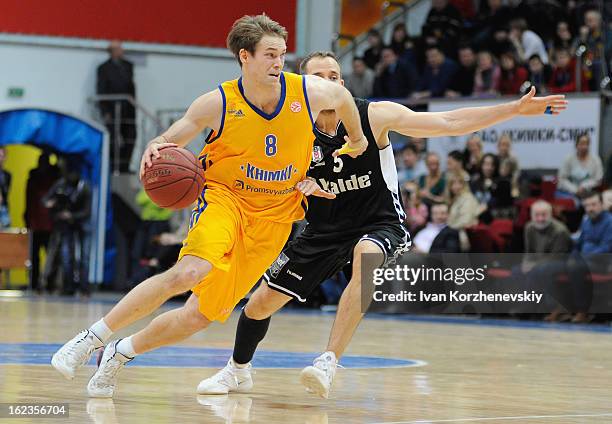 Petteri Koponen, #8 of BC Khimki Moscow Region competes with Muratcan Guler, #5 of Besiktas JK Istanbul during the 2012-2013 Turkish Airlines...