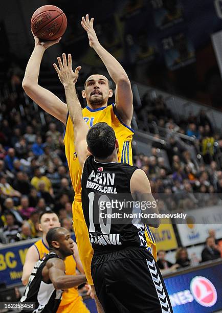 Alexey Zhukanenko, #21 of BC Khimki Moscow Region competes with Fikret Can Akin, #10 of Besiktas JK Istanbul during the 2012-2013 Turkish Airlines...