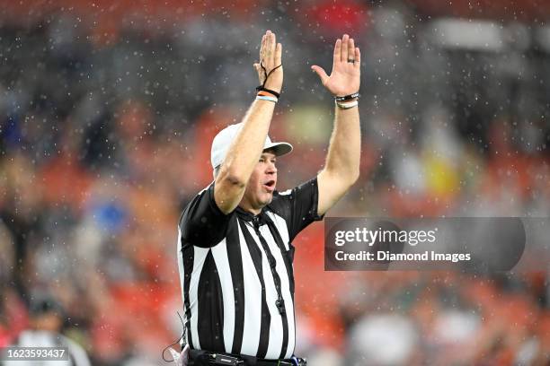 Commanders Referee 3,895 Pre Season Referee Stock Photos, High-Res Pictures, and Images ...