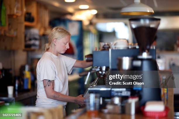 https://media.gettyimages.com/id/1623721405/photo/chicago-illinois-edie-mckenna-waits-on-customers-at-the-same-day-cafe-in-the-logan-square.jpg?s=612x612&w=gi&k=20&c=JPtft0eAre8ToiHwo0pfiKxqQCmchbZRK_NRbm0jRYg=
