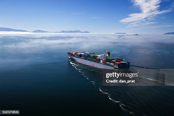 container ship, wide angle - container ship stock pictures, royalty-free photos & images