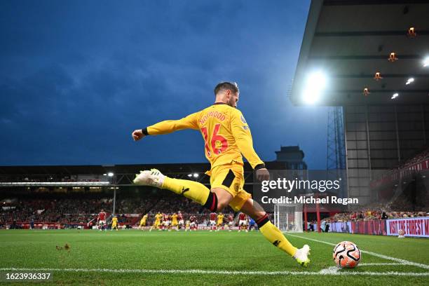 Oliver Norwood of Sheffield United takes a corner kick during the Premier League match between Nottingham Forest and Sheffield United at City Ground...